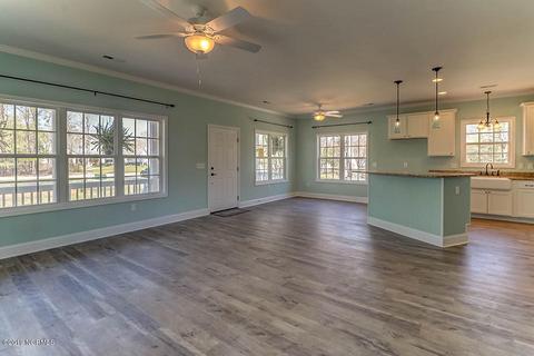 106 Lands End Ct, Hampstead, NC 28443 photo 4