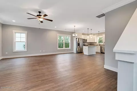 204 Bangor Ct, Hubert, NC 28539 photo 4
