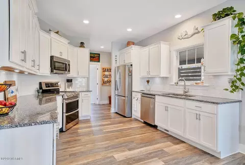 105 Scotar Ct, Hampstead, NC 28443 photo 9