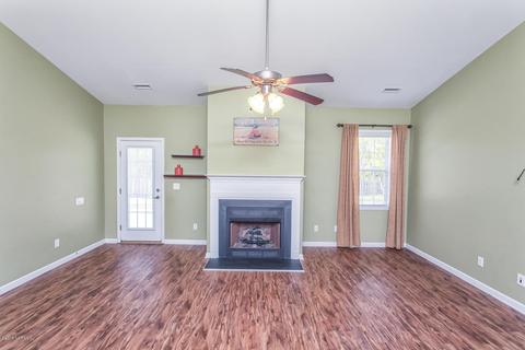 89 Edward Teach Ct, Hampstead, NC 28443 photo 2