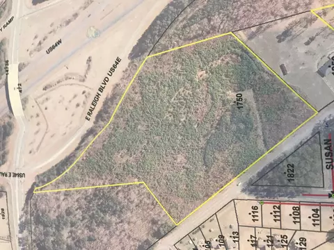 1750 Meadowbrook Rd, Rocky Mount, NC 27801