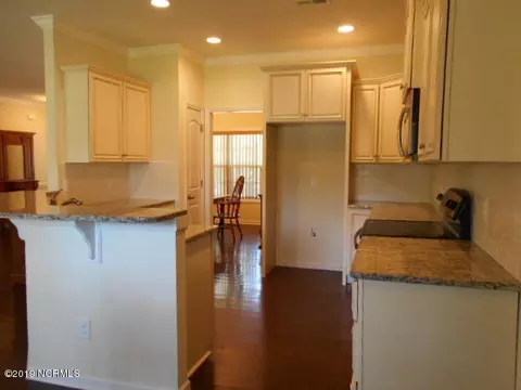 403 Lakeview Dr, Hampstead, NC 28443 photo 9