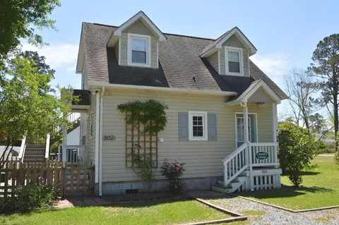 902 First Ave, Oriental, NC 28571 photo 2