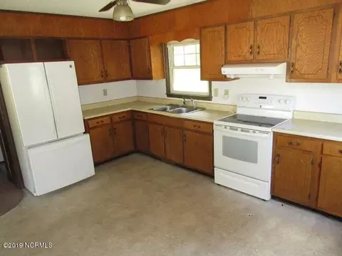 738 Prosperity Dr, Wallace, NC 28466 photo 7