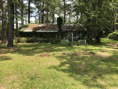 806 Madam Moores Ln, New Bern, NC 28562
