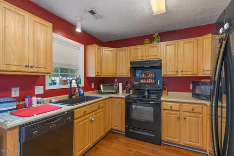 108 Sycamore Dr, Jacksonville, NC 28546 photo 11