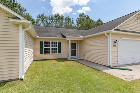 108 Sycamore Dr, Jacksonville, NC 28546 photo 4
