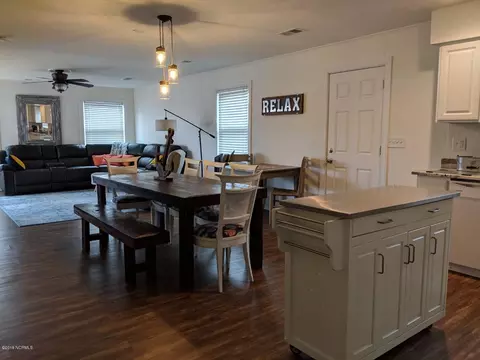 415 35th St, Sunset Beach, NC 28468 photo 2