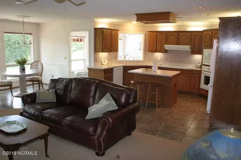 102 Dolphin Cir, Hampstead, NC 28443 photo 14