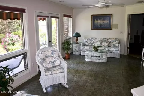 102 Dolphin Cir, Hampstead, NC 28443 photo 4