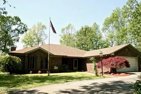 102 Dolphin Cir, Hampstead, NC 28443 photo 1