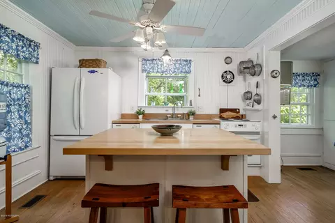 905 Ann St, Beaufort, NC 28516 photo 3