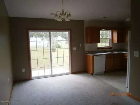 106 Appleton Ln, Richlands, NC 28574 photo 4