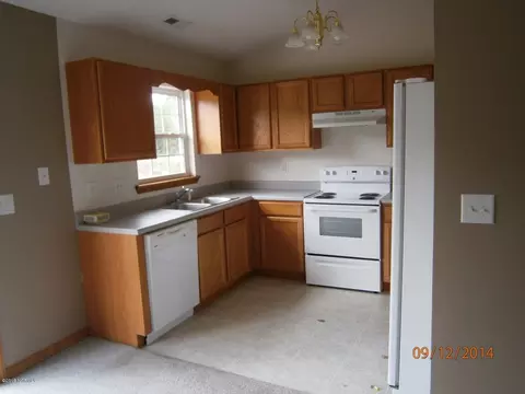 106 Appleton Ln, Richlands, NC 28574 photo 2