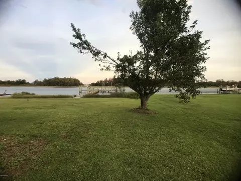 136 Red Barn Rd, Hubert, NC 28539 photo 2
