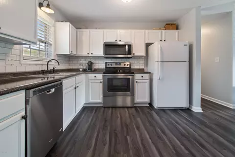 136 Daphne Dr, Hubert, NC 28539 photo 5