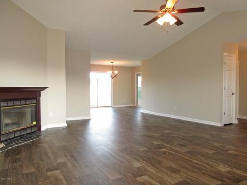 429 Dion Dr, Hubert, NC 28539 photo 4