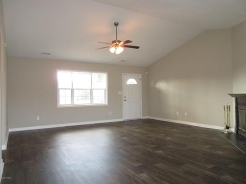 429 Dion Dr, Hubert, NC 28539 photo 3