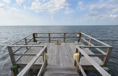606 Seashore Dr, Atlantic, NC 28511 photo 2