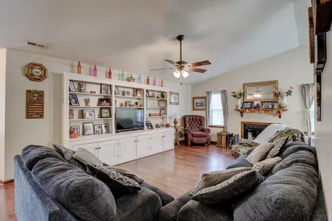 319 Eider Loop, Jacksonville, NC 28540 photo 7