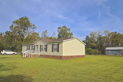 233 Parrot Swamp Loop Rd, Hubert, NC 28539 photo 2