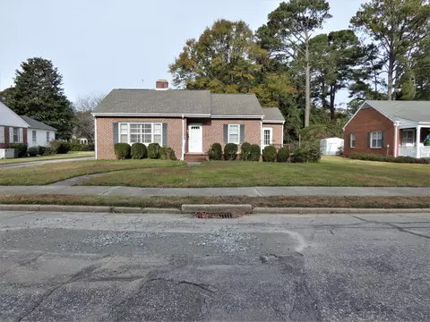 409 E Powell St, Clinton, NC 28328 photo 2