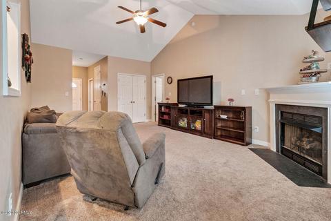 302 Moray Ct, Hubert, NC 28539 photo 4