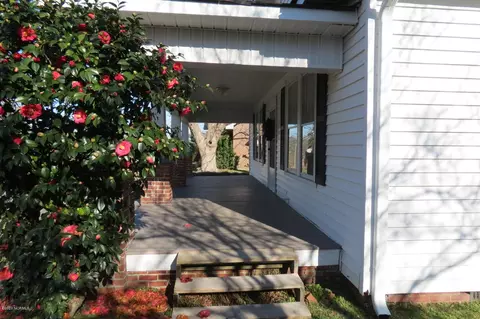 317 E Main St, Williamston, NC 27892 photo 2