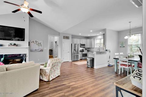 303 Big Pine Ct, Hubert, NC 28539 photo 4