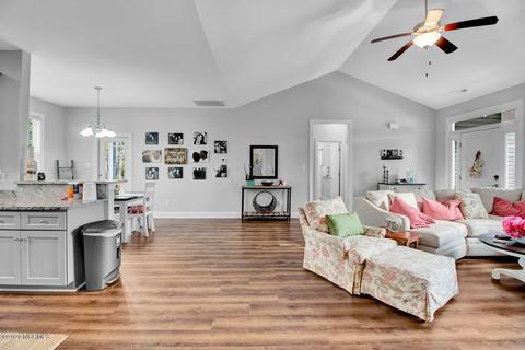 303 Big Pine Ct, Hubert, NC 28539 photo 5