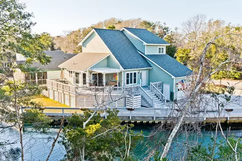 237 Windjammer W, Emerald Isle, NC 28594 photo 1