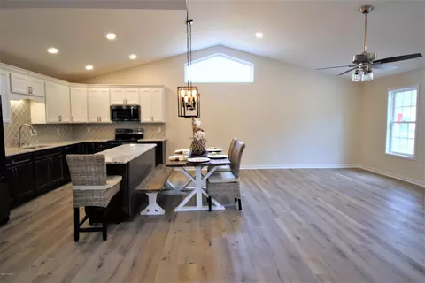 103 E Saddle Ln, Havelock, NC 28532 photo 5