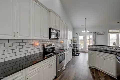 372 Highlands Dr, Hampstead, NC 28443 photo 6