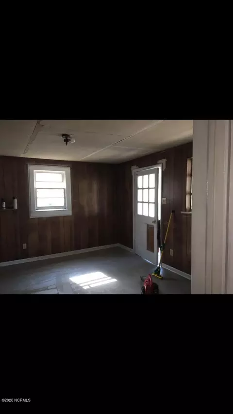 511 Fields St, Kinston, NC 28501 photo 2
