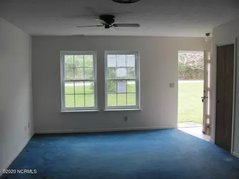 526 Hickory Point Rd, Hampstead, NC 28443 photo 4