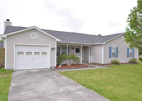 102 N Ivy Dr, Hubert, NC 28539 photo 1