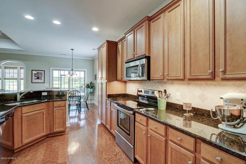 517 Highlands Dr, Hampstead, NC 28443 photo 8