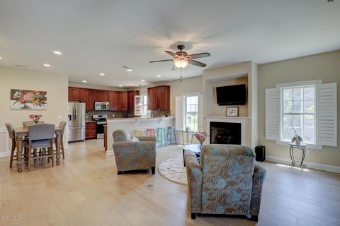 1017 Highlands Dr, Hampstead, NC 28443 photo 4