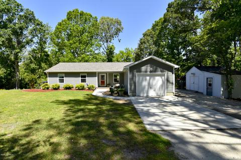 122 Pine Needle Dr, Hubert, NC 28539 photo 1