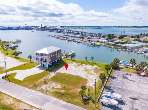 202 Radio Island Rd, Morehead City, NC 28557
