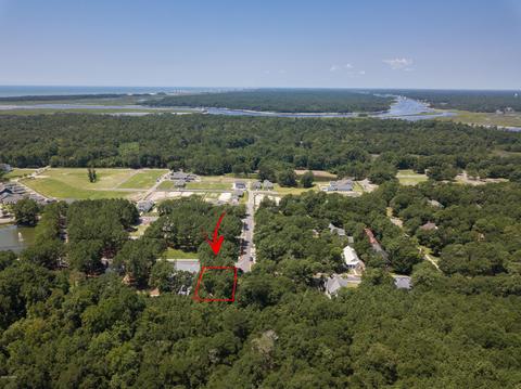 9261 W Lake Rd, Calabash, NC 28467