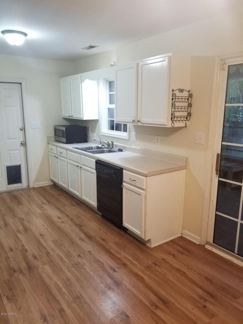 205 Britton Ln, Hubert, NC 28539 photo 3