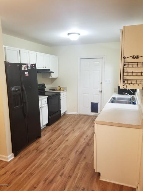 205 Britton Ln, Hubert, NC 28539 photo 4