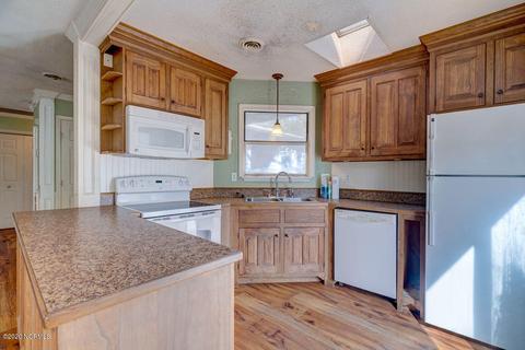 102 Holly Tree Ln, Hampstead, NC 28443 photo 8