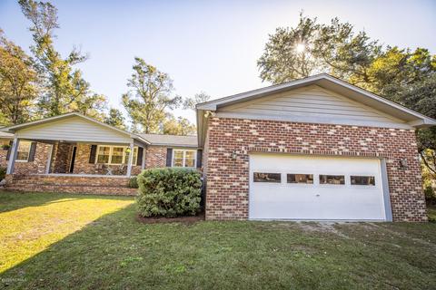 705 Pine St, Hampstead, NC 28443 photo 2