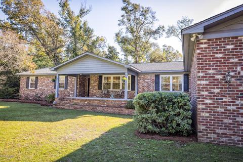 705 Pine St, Hampstead, NC 28443 photo 1