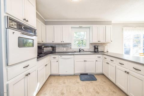 705 Pine St, Hampstead, NC 28443 photo 9