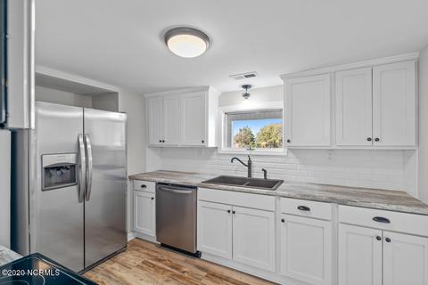706 Hubert Blvd, Hubert, NC 28539 photo 12