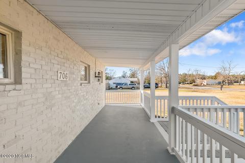 706 Hubert Blvd, Hubert, NC 28539 photo 5