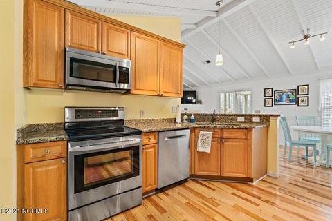 213 Hickory Ln, Hampstead, NC 28443 photo 4